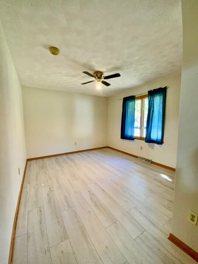 Building Photo - 3121 Carefree Dr