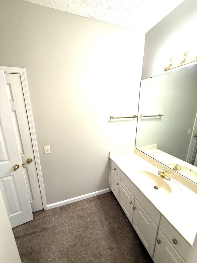 Building Photo - ** 4 bed 2.5 bath located in Sturbridge includes monthly pool service and chemicals ** Call 334-3...