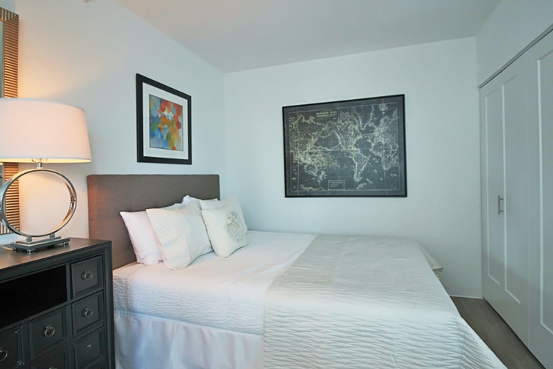 Building Photo - 689 N Wells St