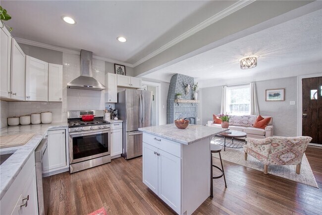 Building Photo - 261 Catalpa Pl