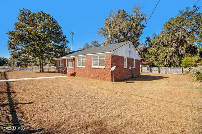 Building Photo - 1115 Emmons St