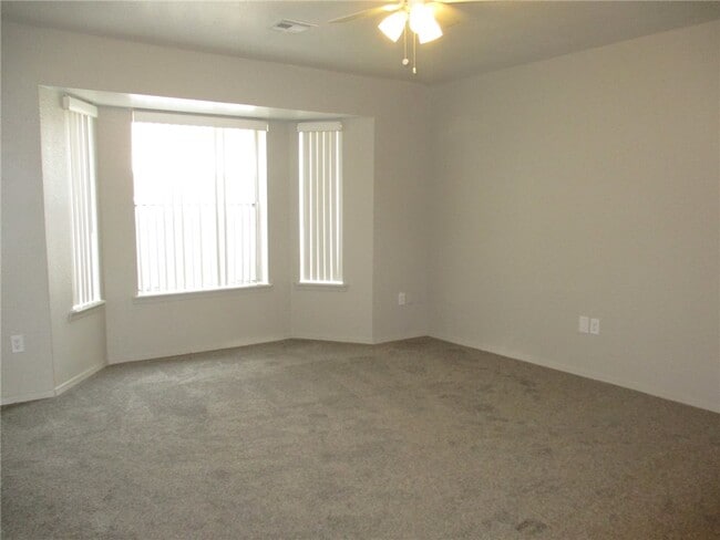 Building Photo - 1715 La Entrada Dr