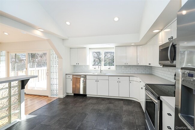 Building Photo - 118 Birchwood Park Dr