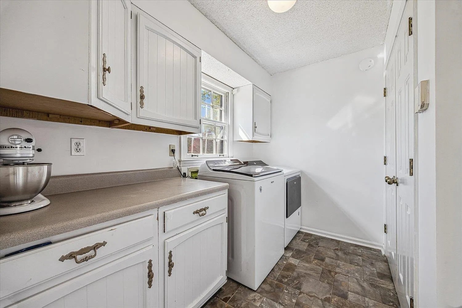 Building Photo - 8021 Brooxie Cove