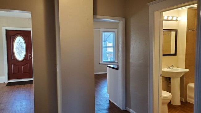 Building Photo - Newly Remodeled 4 Bedroom 3 story 1800 Sq ...