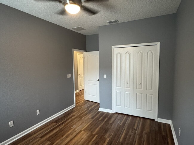 Building Photo - For Rent