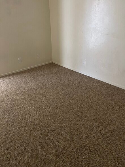 Building Photo - 422 Avenida Oriol