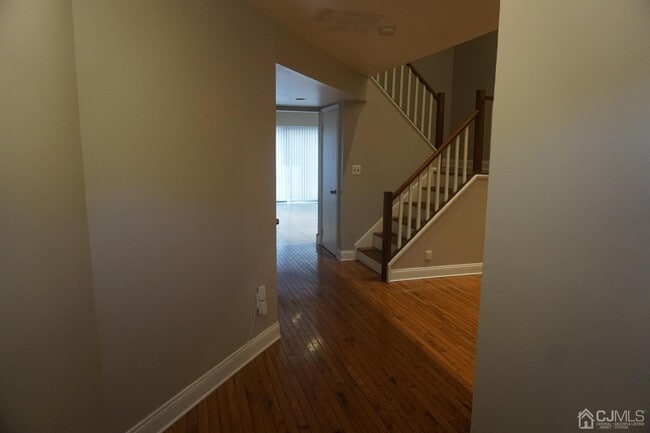 Building Photo - 88 Wilshire Ct