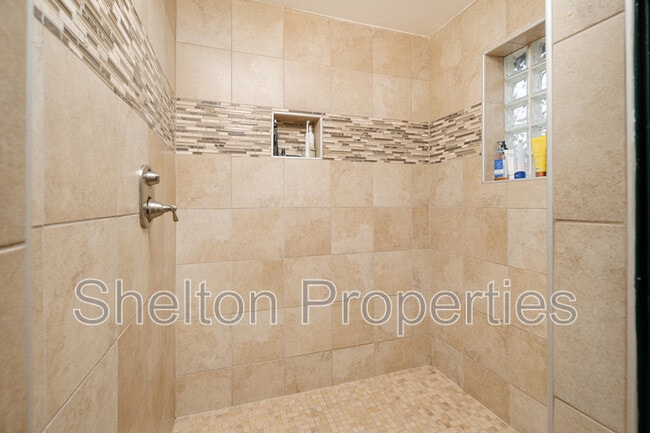 Building Photo - 1731 W Highland Ave