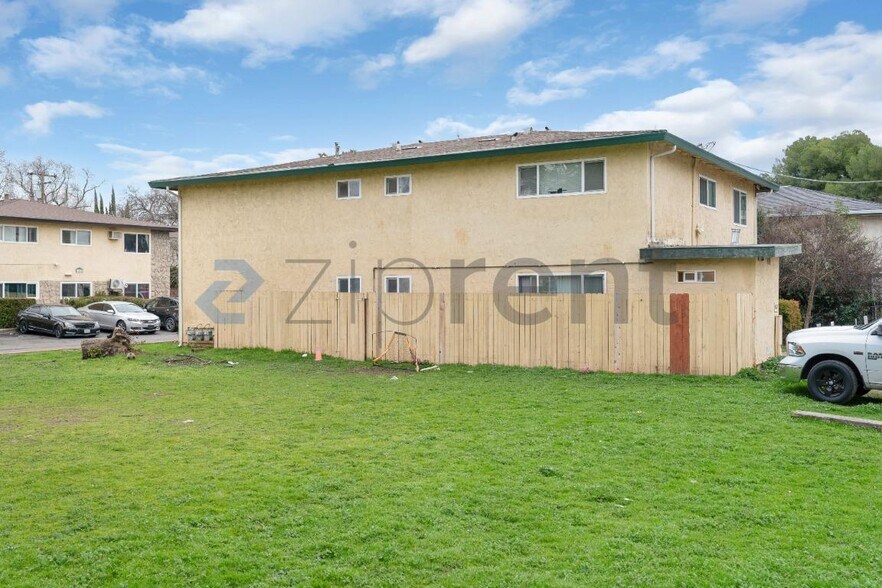 Building Photo - Unit 52