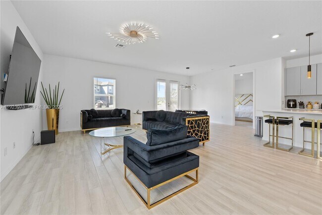 Building Photo - 2375 Lancashire St