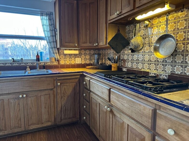 Building Photo - 332 Kit Carson Rd