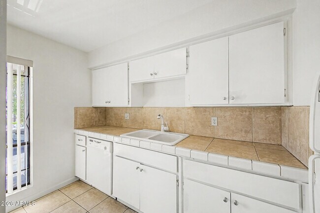 Building Photo - 5227 N 24th St