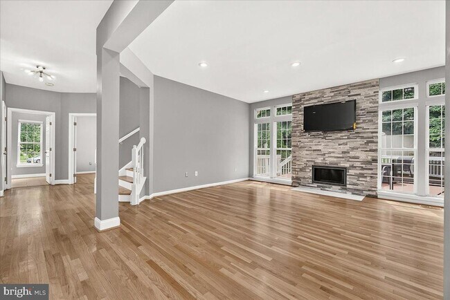 Building Photo - 6455 Saddlebrook Ln