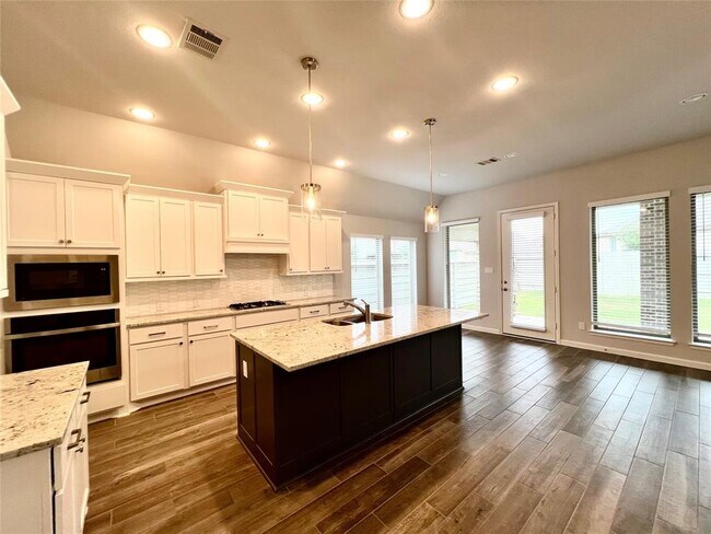 Building Photo - 5103 Walnut Grv Ln