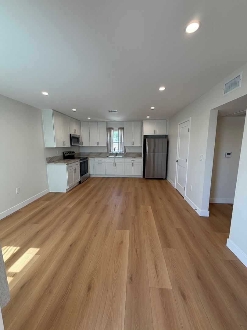 Building Photo - 1045 Sonora Ave