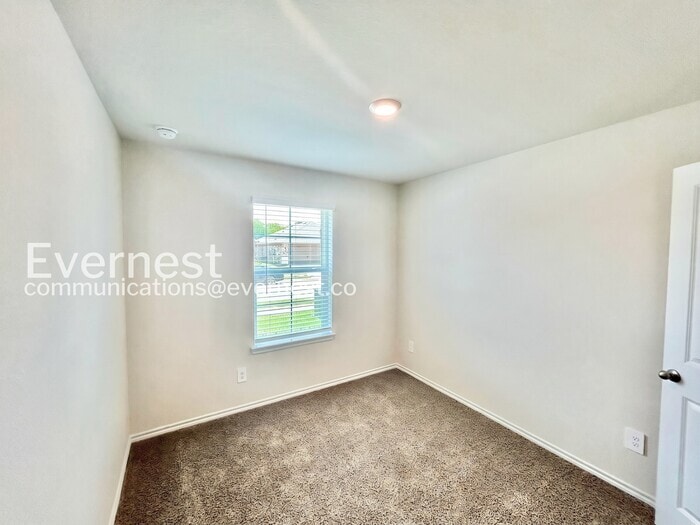 Building Photo - 324 Wild Rose Wy