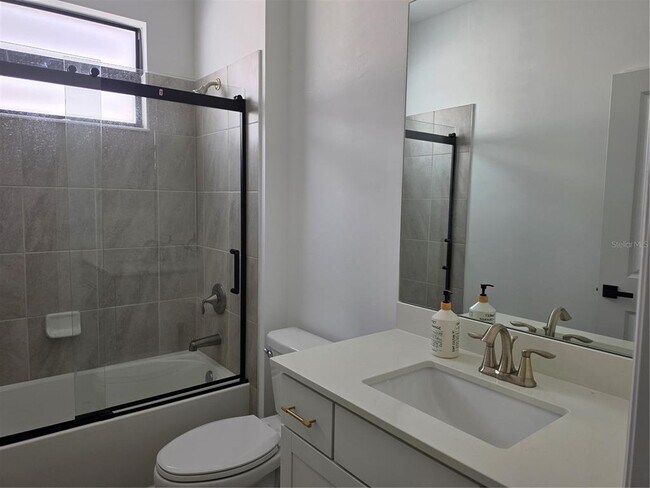 Building Photo - 18334 Ridgeline Dr