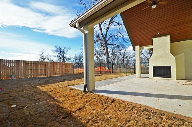 Building Photo - 4802 Fairford Dr