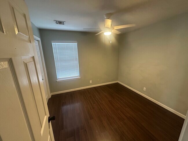 Building Photo - 9322 E 92nd St S