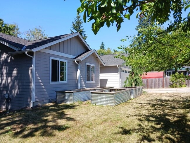 Building Photo - 942 Hadley Way