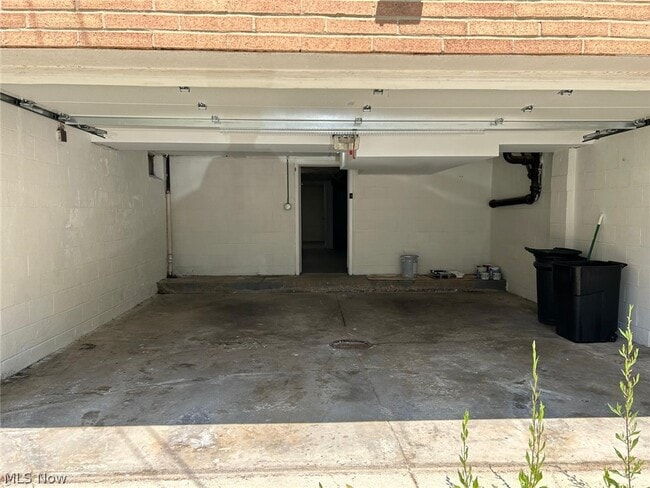 Building Photo - 17914 Chagrin Blvd