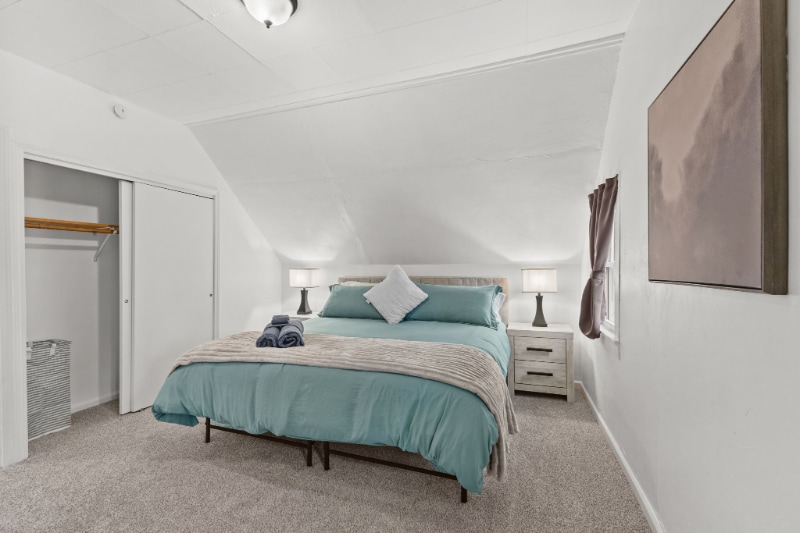 Building Photo - 131 W Noble St