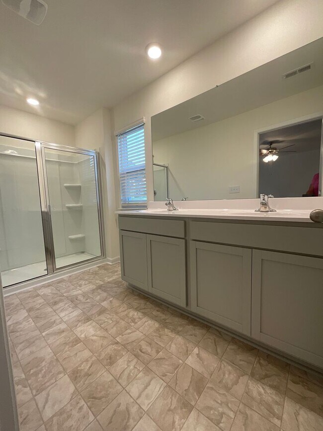Building Photo - Nice 3 bedroom/2 bath - East Morristown