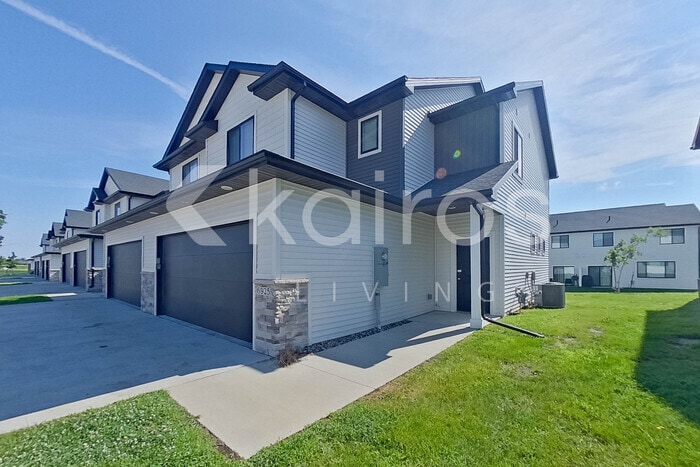 Building Photo - 6925 Holly Ct