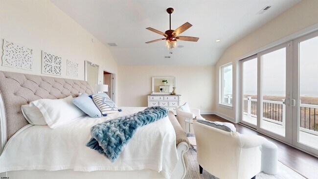 Building Photo - 404 21st St S