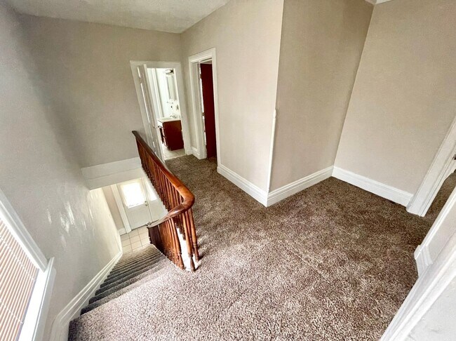 Building Photo - Nice 3 bed 1.5 bath house!