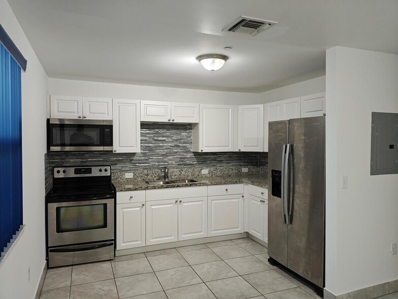 Building Photo - 2326 Taft St