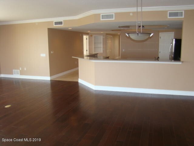 Building Photo - Water front condo