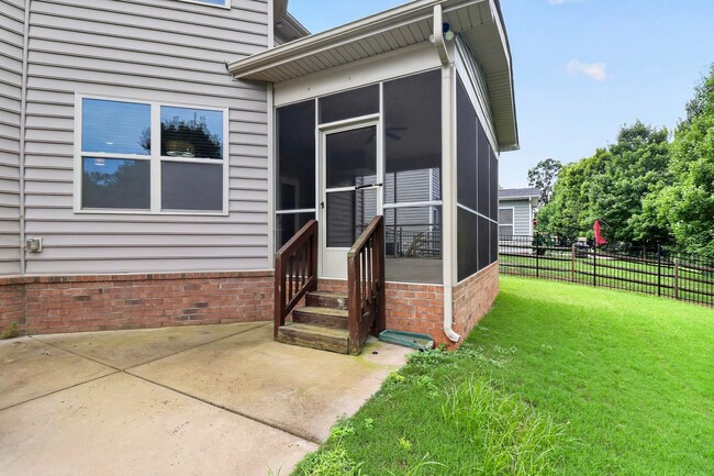 Building Photo - 549 Daventry Ct