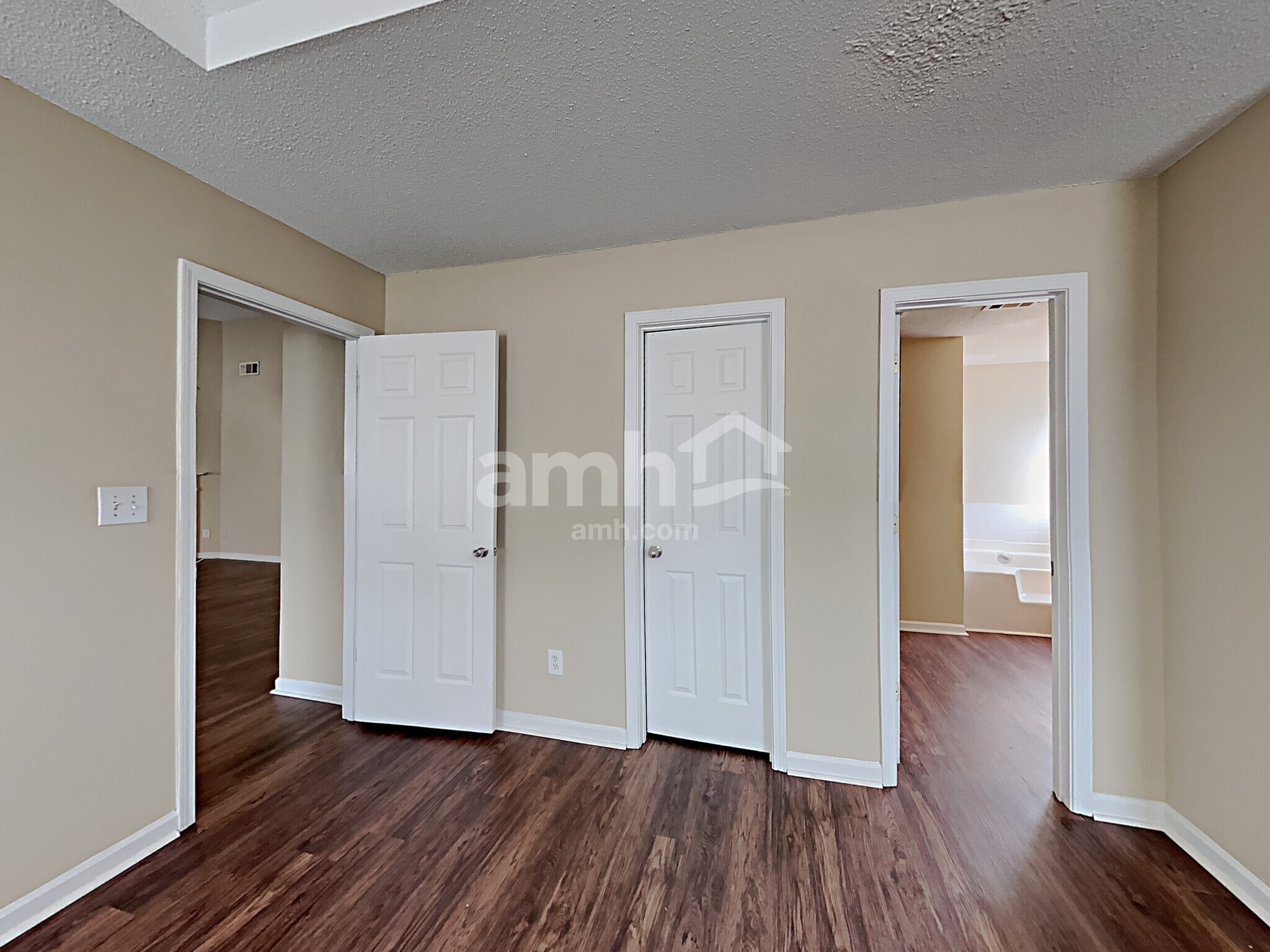 Building Photo - 211 Mystic Holw