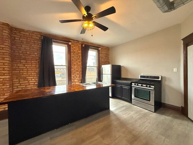 Building Photo - 2141 S Marshall Blvd