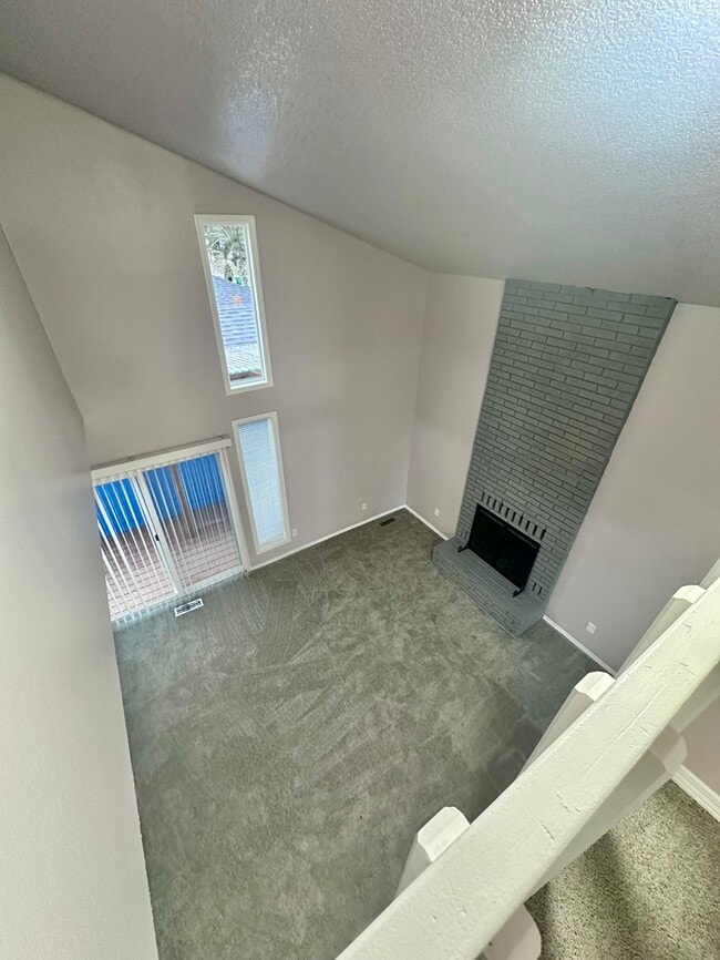 Building Photo - Charming & Spacious 3-Bedroom Duplex in the Heart of Highland!