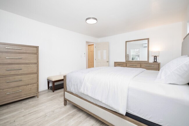 Building Photo - 138 D View Ave