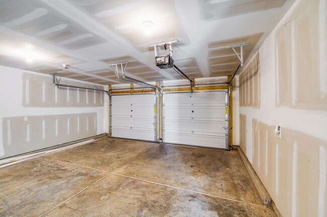 Building Photo - 12915 Hill Pine Rd