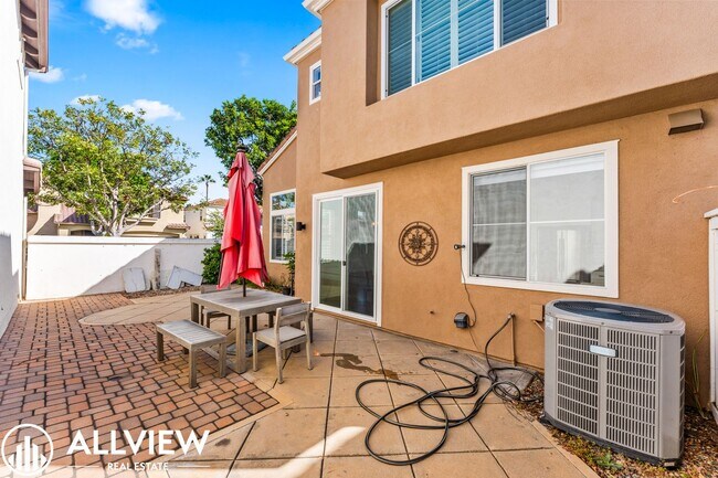 Building Photo - Beautiful 3 Bedroom, 2.5 Bathroom Home in the Heart of Tustin Ranch