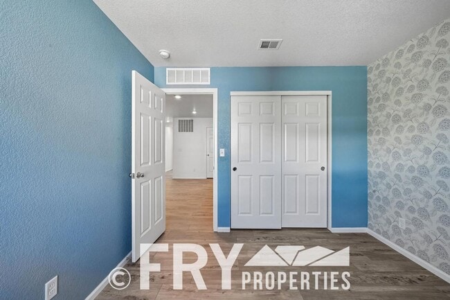 Building Photo - 3BR Home w/ Attached Garage + Easy Commute to Denver & DIA