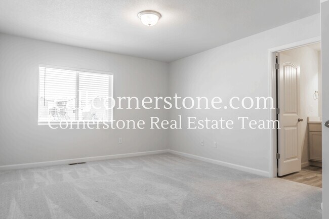 Building Photo - 1092 Petra Heights