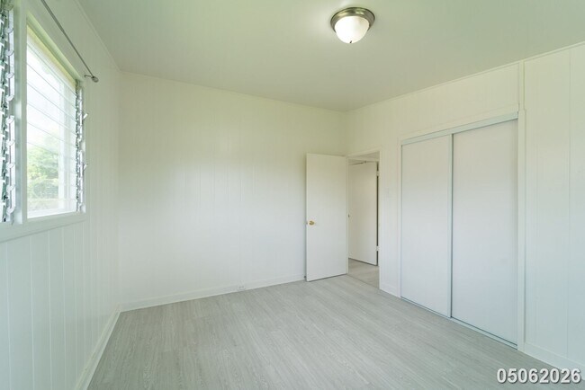 Building Photo - Available Now! 3 BD / 1.5 BA / 2 carport parking in Wahiawa