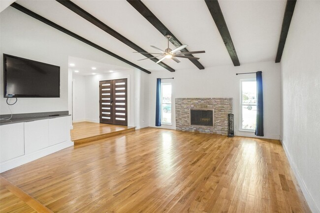 Building Photo - 7216 Langley Ct