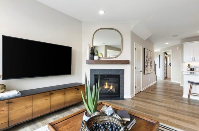 Building Photo - 6281 Larkspur Ln