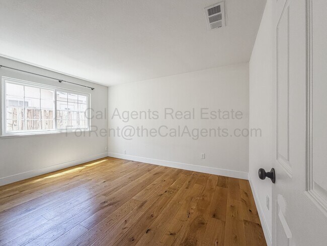 Building Photo - 4207 Queen Anne Dr