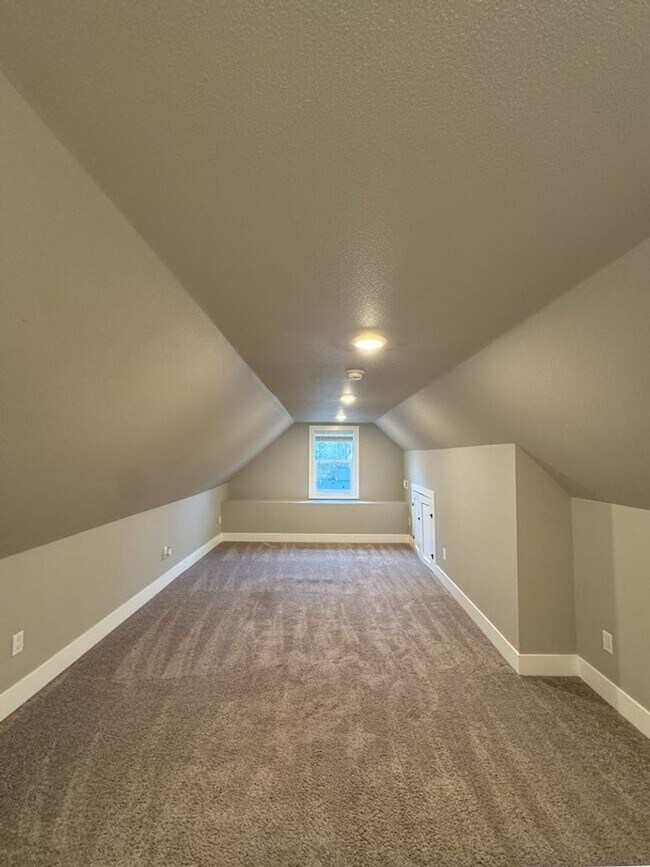 Building Photo - 1132000