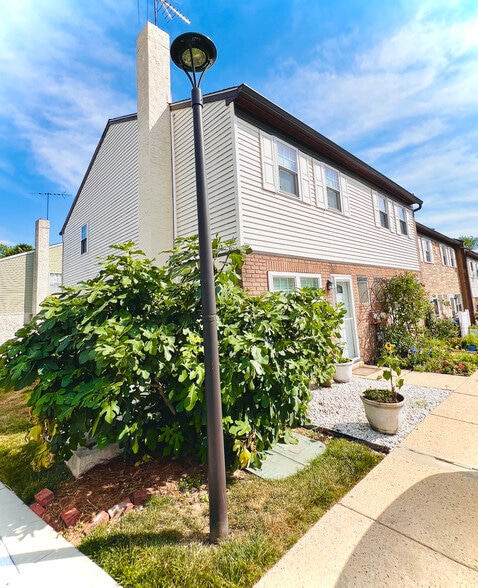 Building Photo - 515 N York Rd