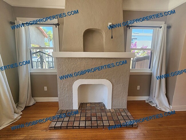 Building Photo - Come See this SAT! 06/27/26 - Live the Belmont Shore Lifestyle! Spanish 2 Bedroom / 1 Bath Home w...