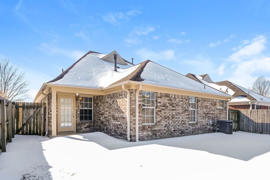 Building Photo - 9882 Wynngate Dr